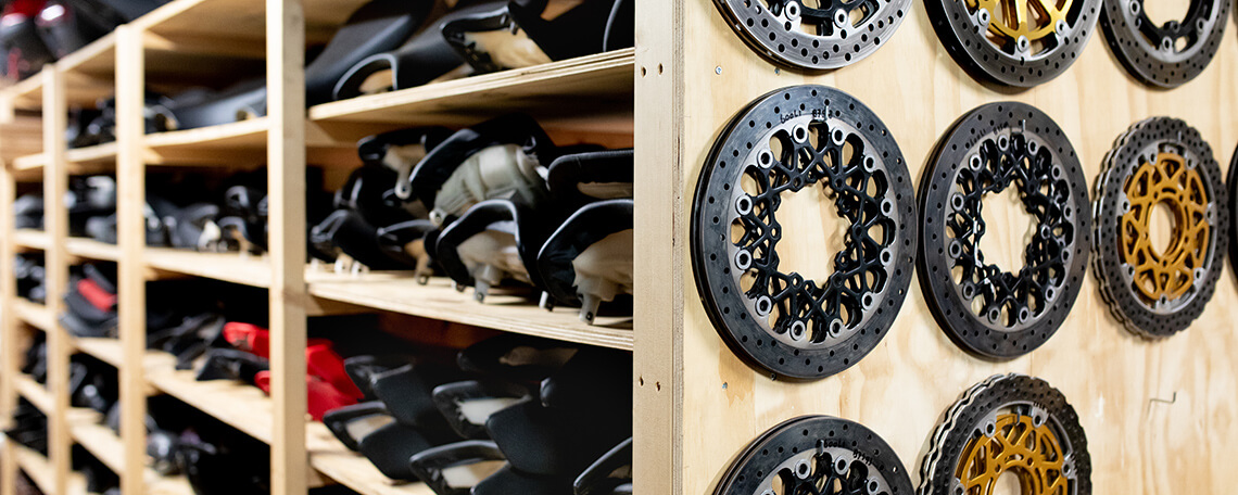 Dekker Motor Parts Hapert Motoren, onderdelen, accessoires en banden