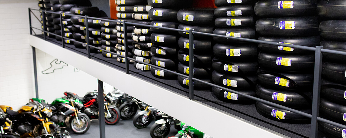 Dekker Motor Parts Hapert Motoren, onderdelen, accessoires en banden